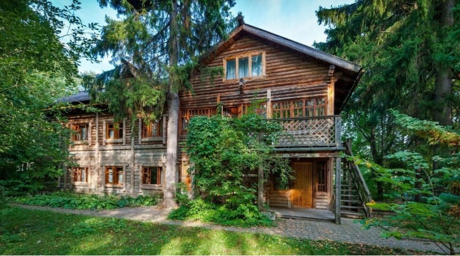 Номер "Бутик-отель Чеховская дача №10 (Мансарда-люкс с двуспальной кроватью)"