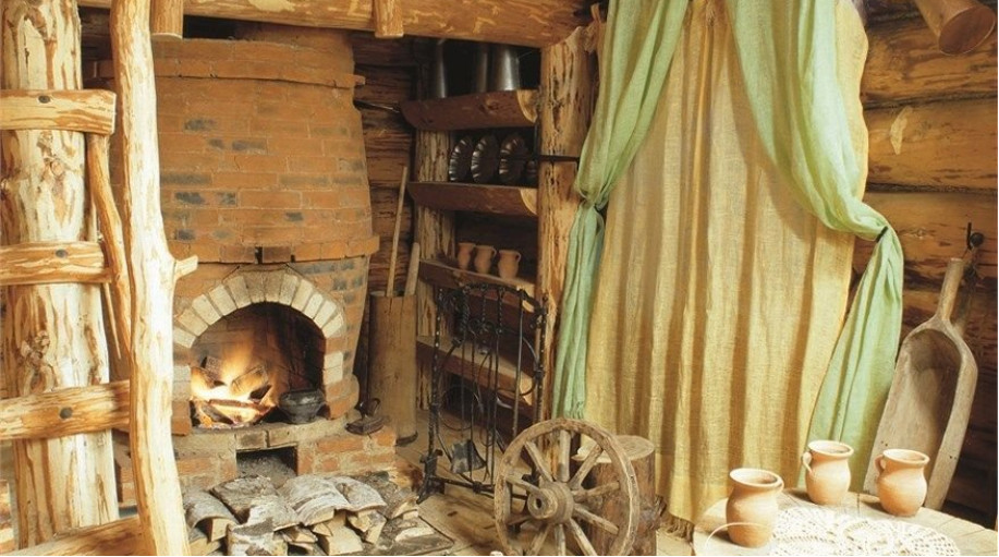 Коттедж "Лесная слобода-шале (гостиная с камином +спальня +верхние покои -полати)"