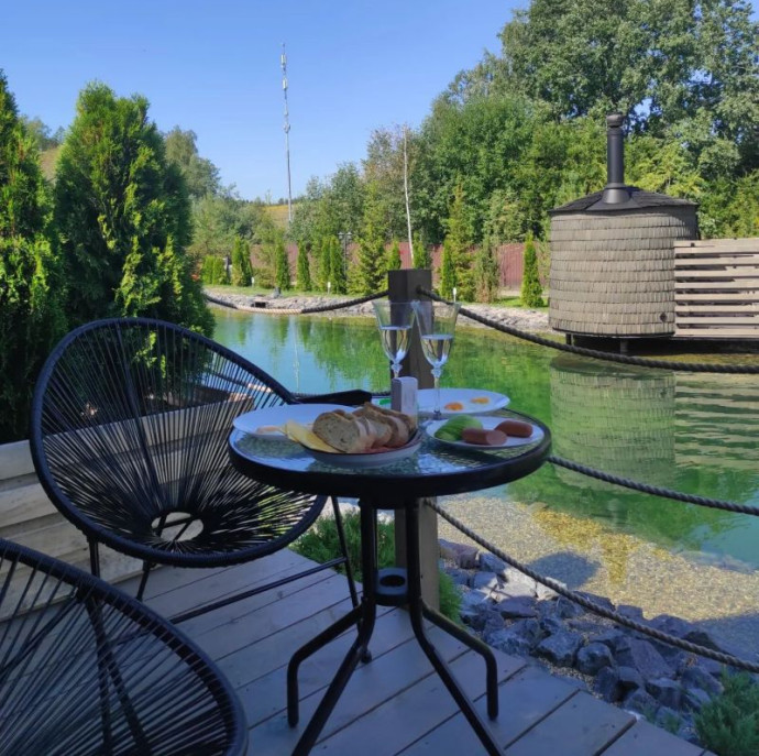 Отель The Les домик A-frame у воды