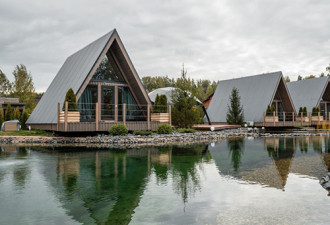 Отель The Les домик A-frame у воды