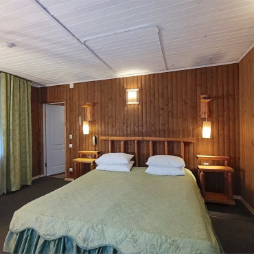 Коттедж "Коттедж «Падающий домик»"