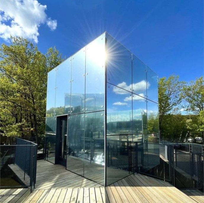 Зеркальный дом Загородный клуб Утрау