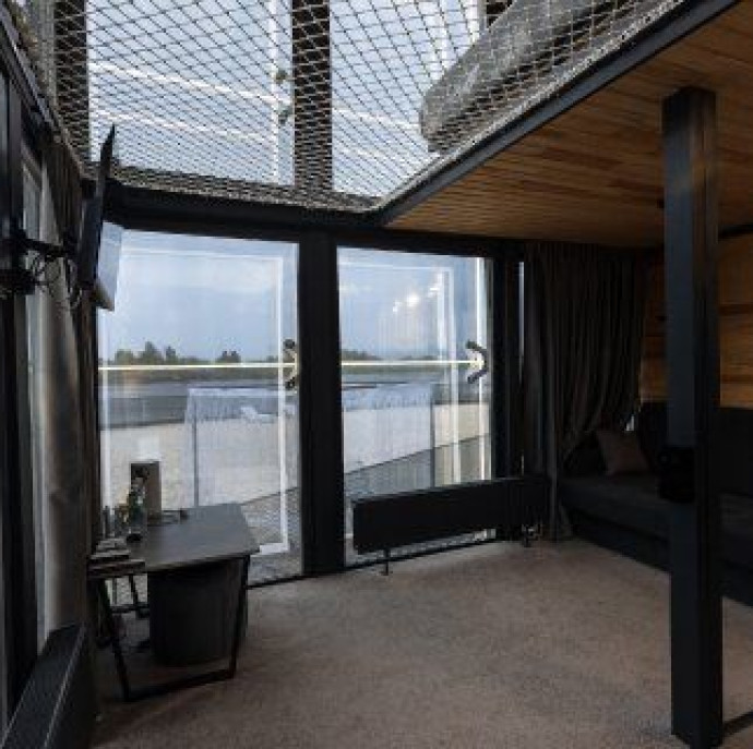 Зеркальный дом Загородный клуб Утрау