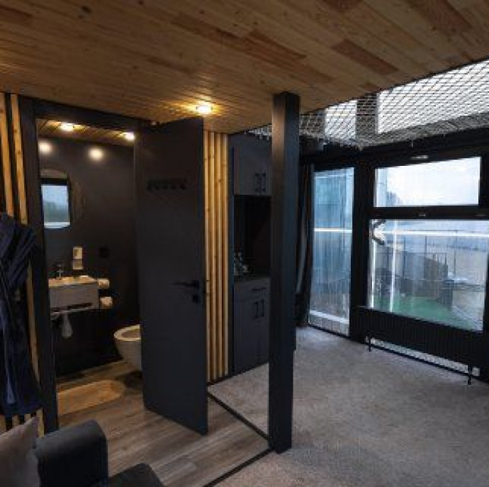 Зеркальный дом Загородный клуб Утрау