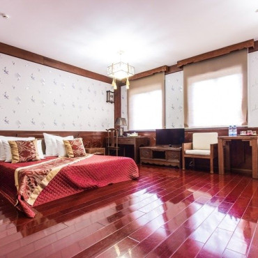 Номер "Семейный Джуниор Сюит с одной большой кроватью и односпальной кроватью"