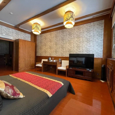 Номер "Джуниор Сюит с одной большой кроватью"