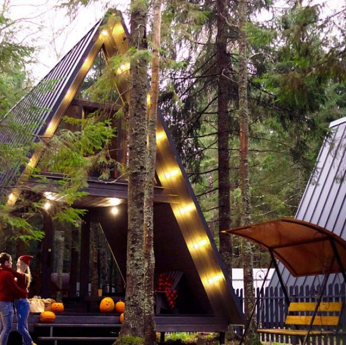 Атмосферные коттеджи A-frame ЁLKI в Новожилово