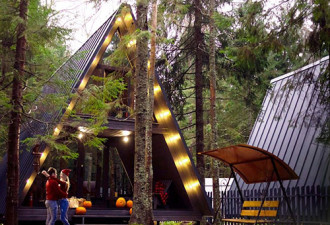 Атмосферные коттеджи A-frame ЁLKI в Новожилово