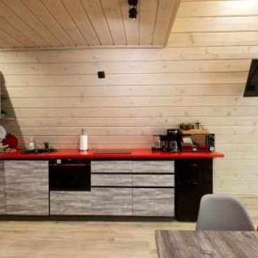 Коттедж "SPA Новожилово A-frame Red с баней-бочкой"