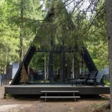 Коттедж "SPA Новожилово A-frame Red с баней-бочкой"