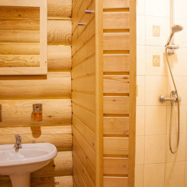 Номер "Эконом двухместный (удобства в блоке на два номера)"