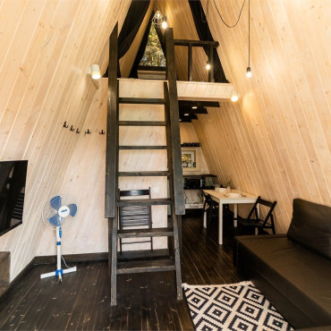 Дом "А-Фрейм «Черное-белое»"