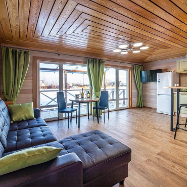 Коттедж "Дом У Озера"