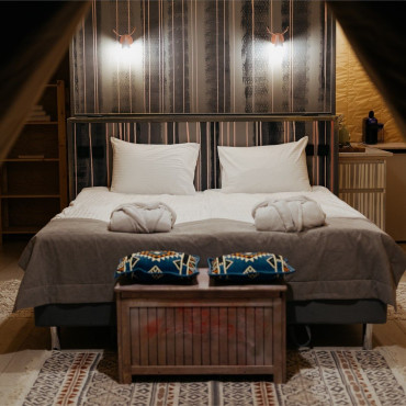 Палатка "Лодж "Лесной" с горячей купелью"