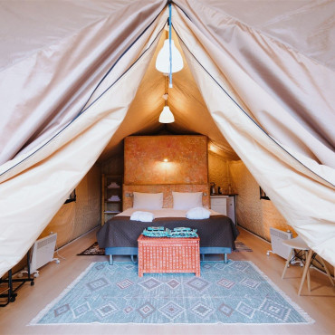 Палатка "Лодж на холме с горячей купелью"