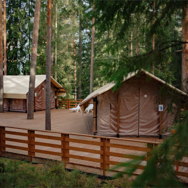 Палатка "Лодж на холме вид на лес"