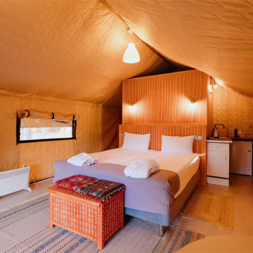 Палатка "Лодж на холме вид на лес"