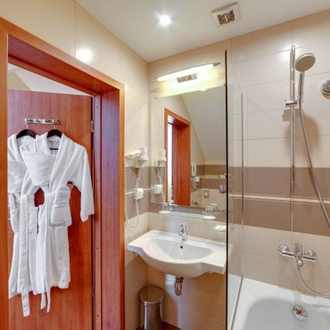 Номер "Стандарт мансардный с двуспальной кроватью"