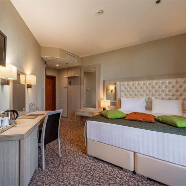 Номер "Улучшенный панорамный с двуспальной кроватью"