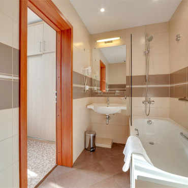 Номер "Комфорт мансардный с двуспальной кроватью"