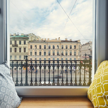 Номер "Улучшенный номер студио с видом на Невский проспект DBL+SINGLE/TRIPLE, от 20 кв.м"