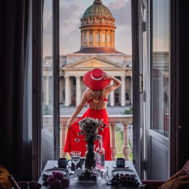 Номер "Люкс с балконом и видом на Казанский собор"