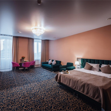 Номер "Семейный люкс с 2 спальнями и видом на Казанский собор"