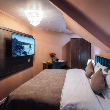 Номер "Номер на мансарде с окнами во двор"