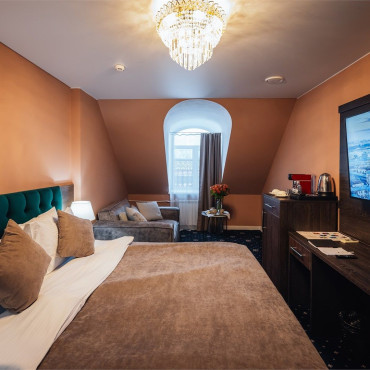 Номер "Номер на мансарде с окнами на Малую Конюшенную"