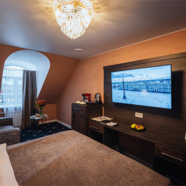 Номер "Номер на мансарде с окнами на Малую Конюшенную"