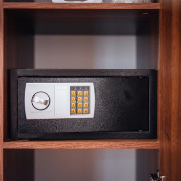 Номер "Номер на мансарде с окнами на Малую Конюшенную"