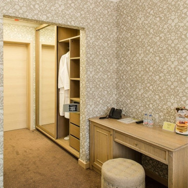 Номер "Стандартный номер с одной двуспальной кроватью"