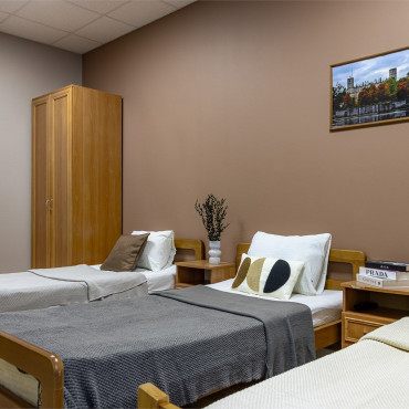 Номер "Трехместный номер с общей ванной комнатой"