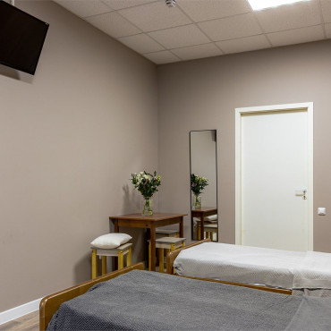 Номер "Трехместный номер с общей ванной комнатой"