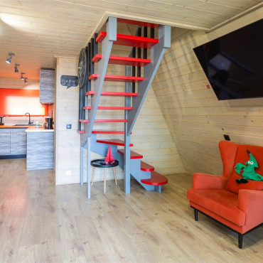 Коттедж "Правдинское озеро A-frame Red"