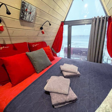 Коттедж "Правдинское озеро A-frame Red"
