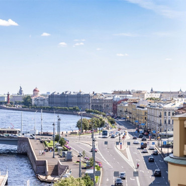 Номер "Стандарт с двумя кроватями и балконом | Вид на Неву"