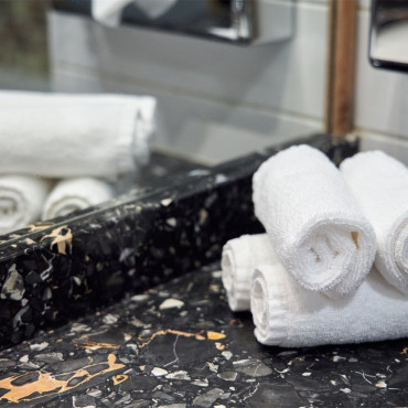 Номер "Стандарт с двумя кроватями и балконом | Вид на Неву"