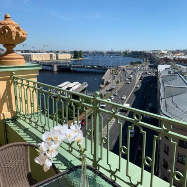 Номер "Студио с террасой | Вид на Неву"