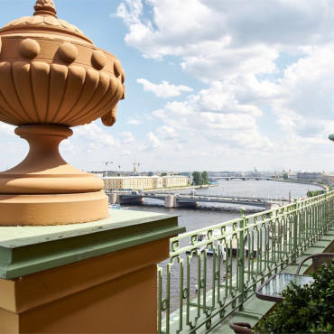 Номер "Полулюкс с террасой | Вид на Неву"