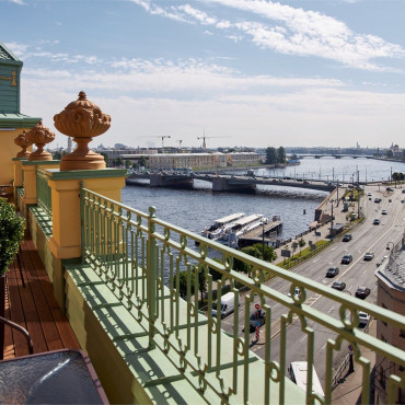 Номер "Полулюкс с террасой | Вид на Неву"