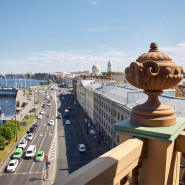 Номер "Двухкомнатный люкс с балконом | Вид на Неву"