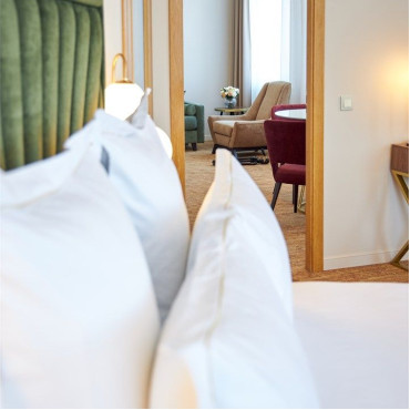 Номер "Двухкомнатный люкс с балконом | Вид на Неву"