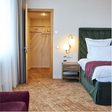 Номер "Двухкомнатный люкс с балконом | Вид на Неву"