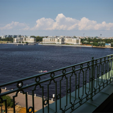 Номер "Двухкомнатный люкс с террасой | Вид на Неву"