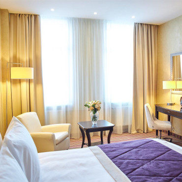 Номер "Стандарт с одной кроватью | Вид на Неву"