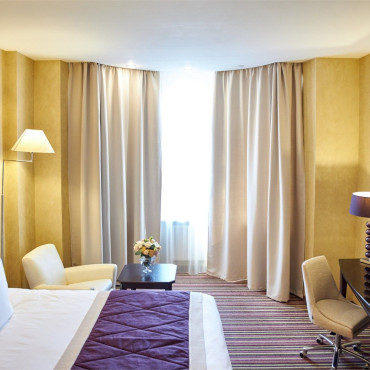 Номер "Стандарт с двумя кроватями | Вид на Неву"