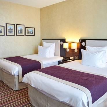 Номер "Стандарт с двумя кроватями и балконом | Вид на город"