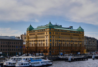 River Palace Hotel