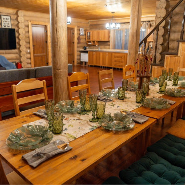 Коттедж "Коттедж "Дуб" Комфорт 10-12 персон"